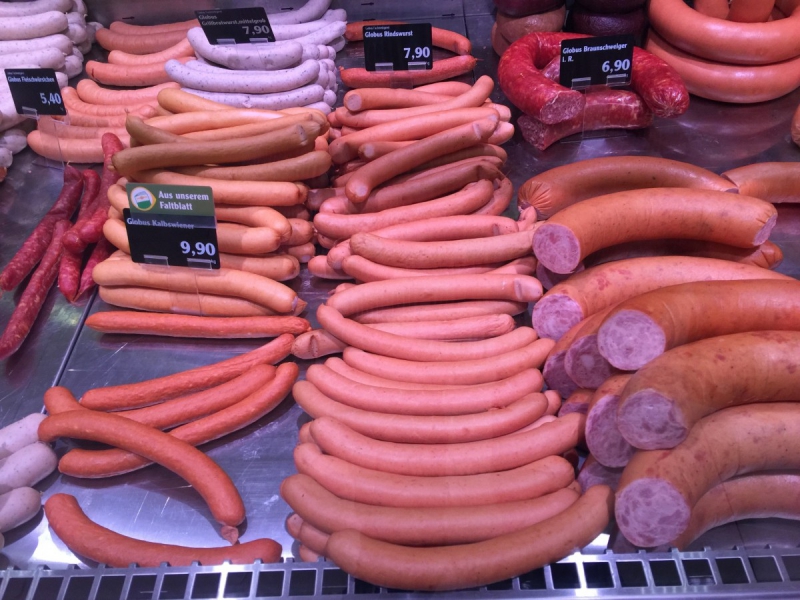 charcuterie-MANDELIEU LA NAPOULE-min_sausages_meat_butchery-1069321